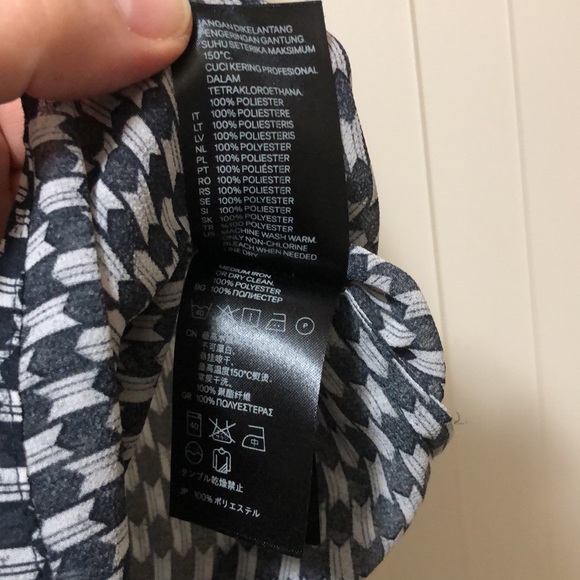 H & M Sheer Sleeveless Collared Printed Blouse 34” - Picture 7 of 9